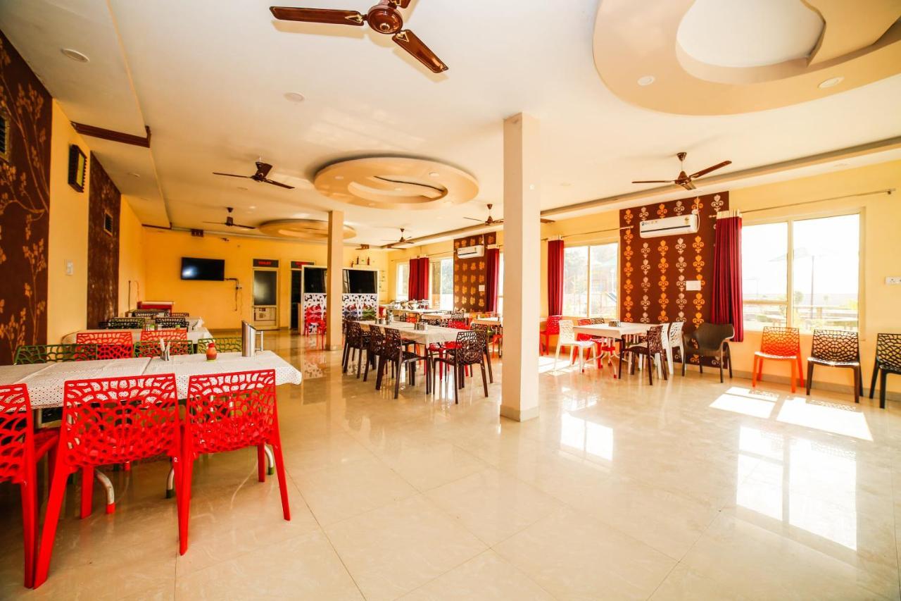 Oyo 23367 Farmsgreen Resort And Restaurant Orchha Extérieur photo